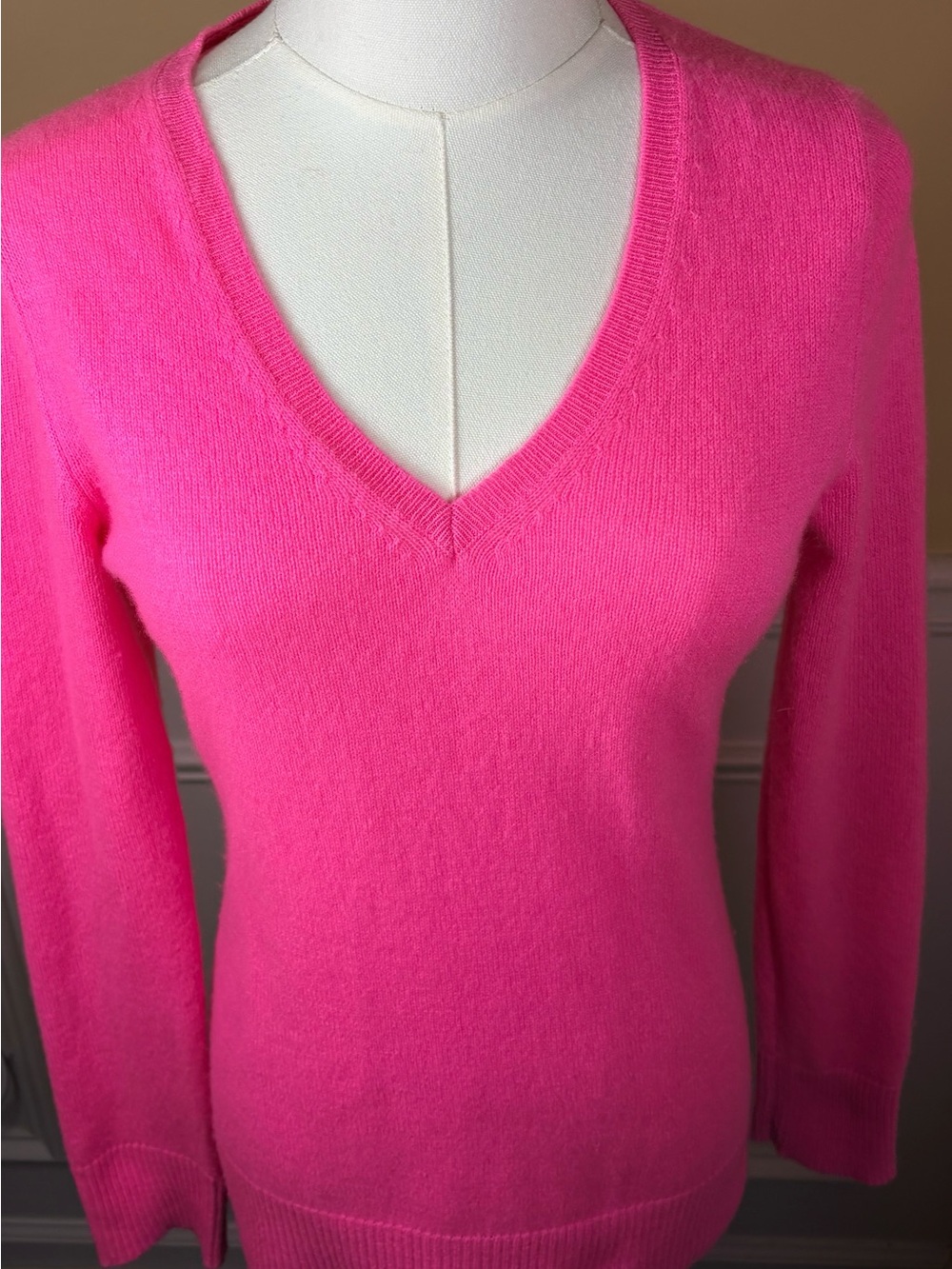 Alashan 100% Cashmere V-Neck Sweater XS Hot Pink 💗
